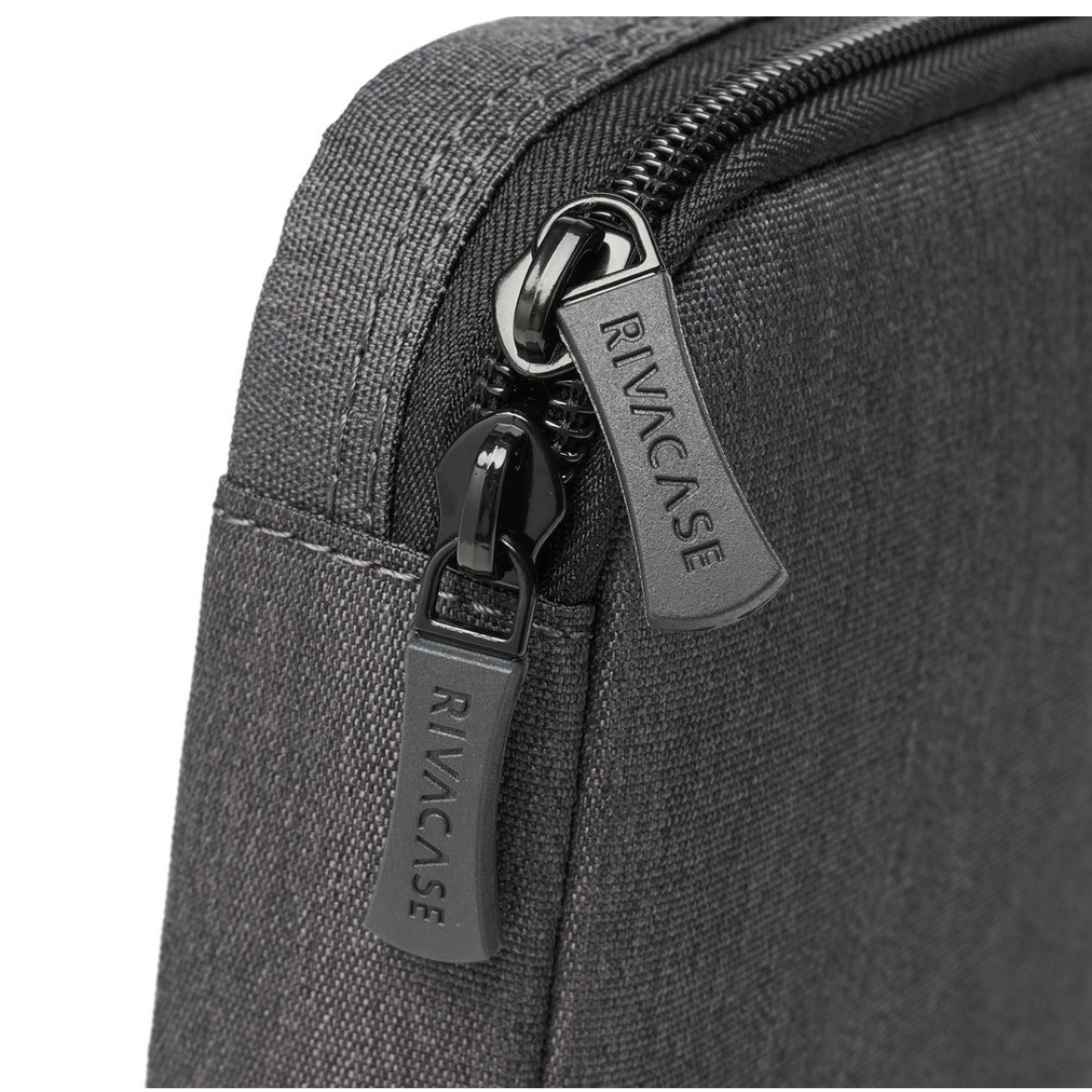 Durable zipper detail of the Rivacase Suzuka 5631 ECO Organizer for secure storage.