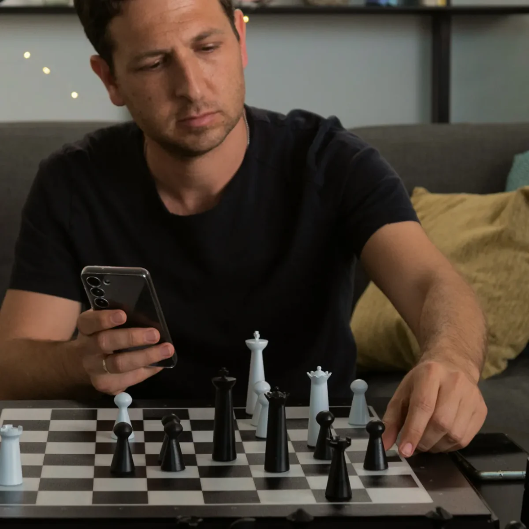 GoChess Mini delivers the perfect fusion of traditional chess, cutting-edge technology, AI, and portability. All in a slim, premium board, designed for chess lovers wherever they go.