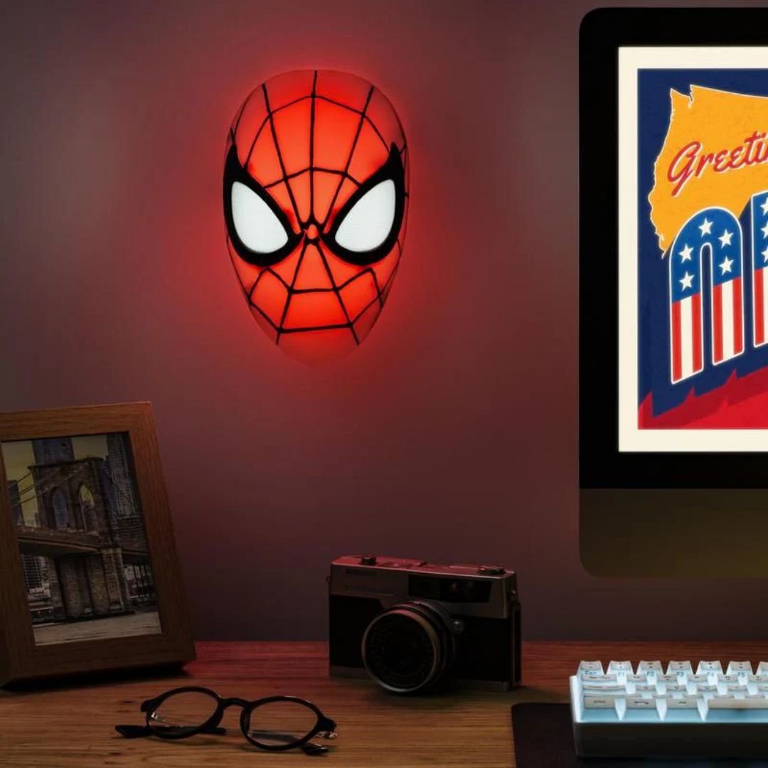 Paladone Marvel Spider-Man Mask Light | 22cm (8.7") 3D LED Wall Mountable & Free-Standing Lamp | Dual Power USB or Battery | Officially Licensed Marvel Merchandise | Superhero Room Decor & Night Light