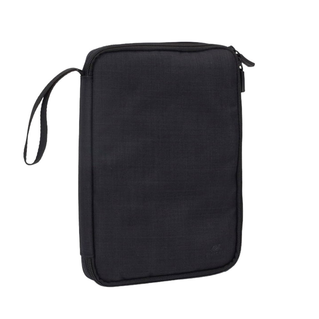 Close-up of zipper and polyester fabric on Rivacase Biscayne 5632 black organizer