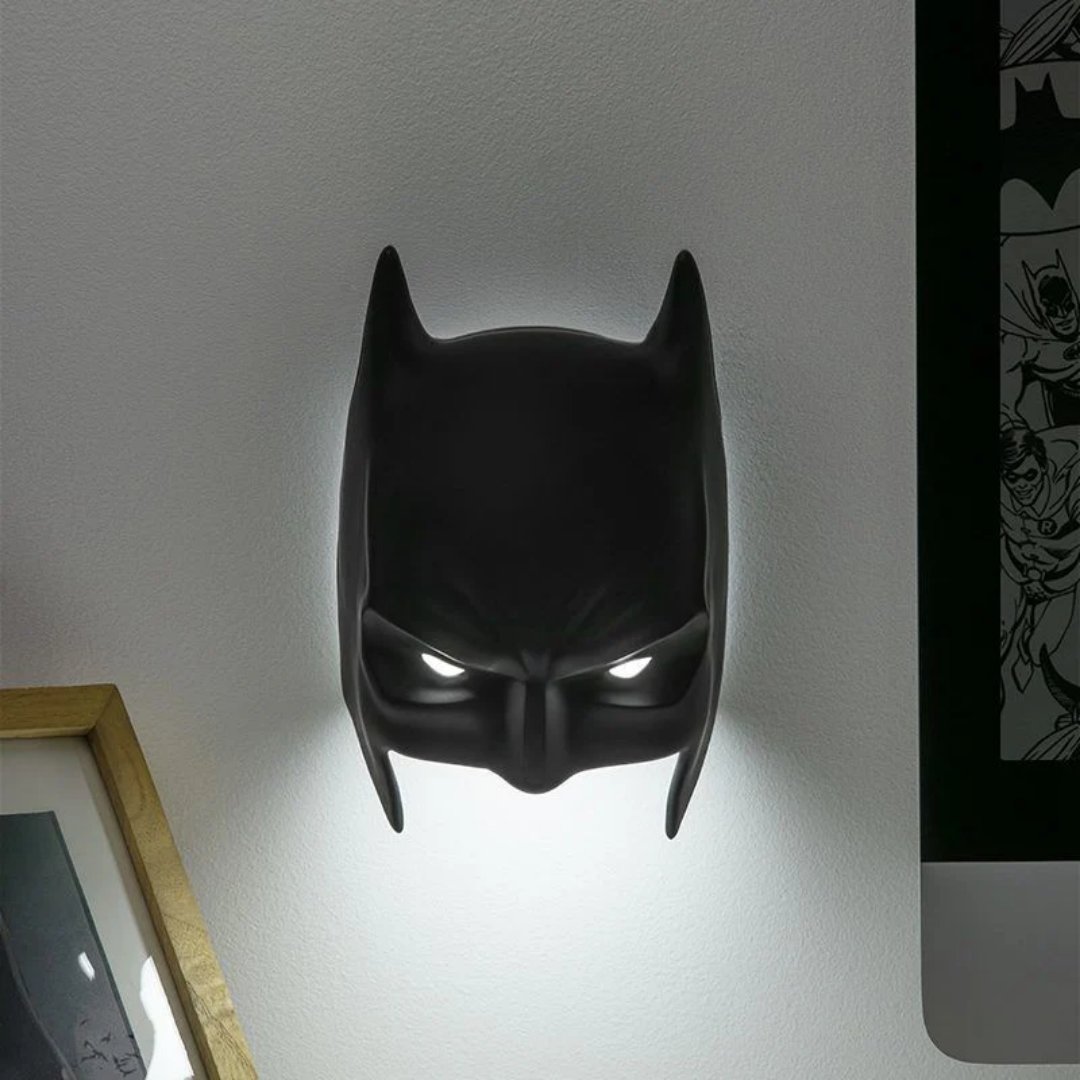 Paladone Batman Mask Light | Officially Licensed DC Comics Gotham Hero Wall & Desk Lamp | 21cm Tall Silhouette Glow | USB or Battery Powered | Perfect for Fans & Collectors - Shop Now!